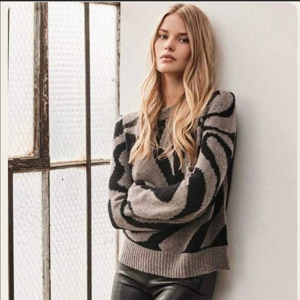 360 Cashmere Gray and Black Sweater